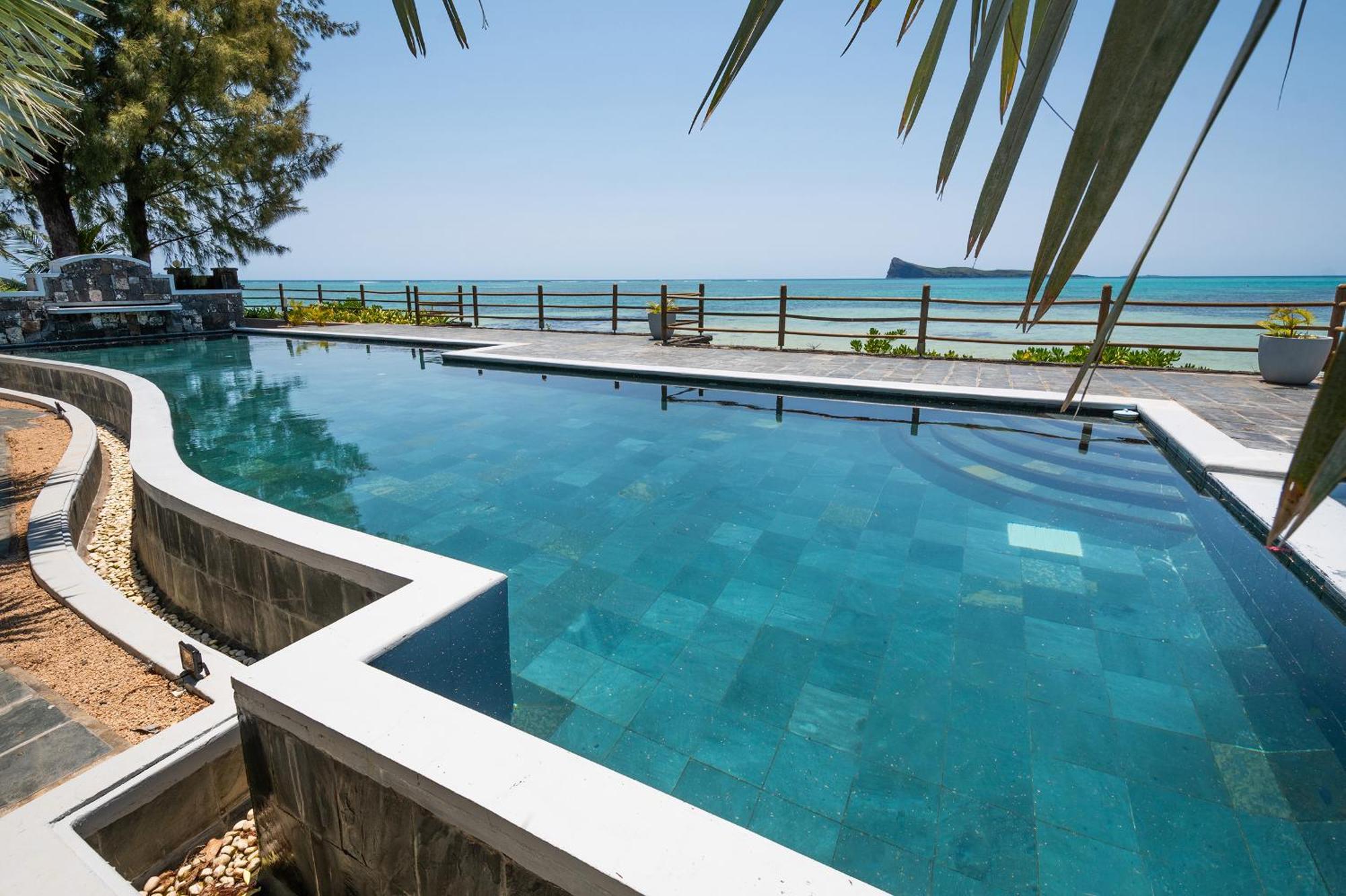 קאפ מאלורו Luxury Beachfront Duplex, Coin De Mire View / 3Bed מראה חיצוני תמונה